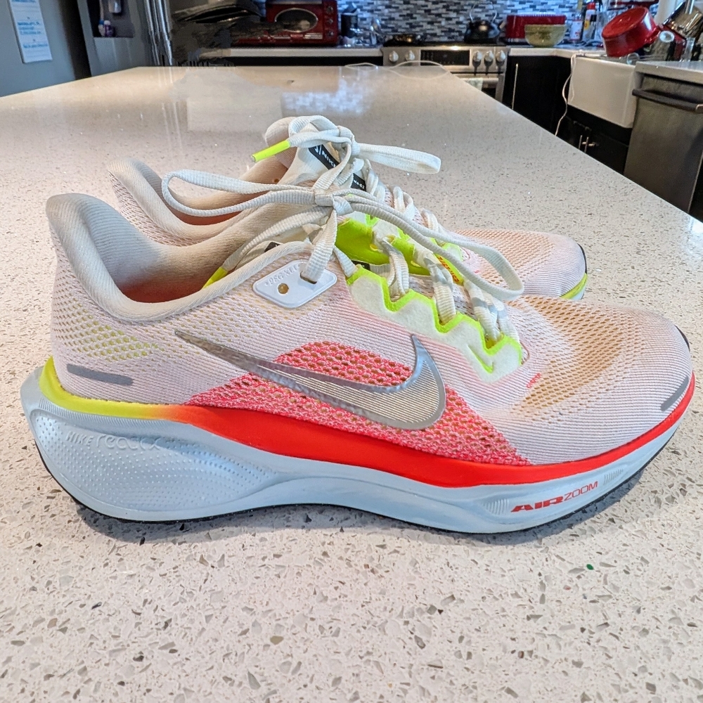 Nike Pegasus Women's Running Shoes - Picture 2 of 4